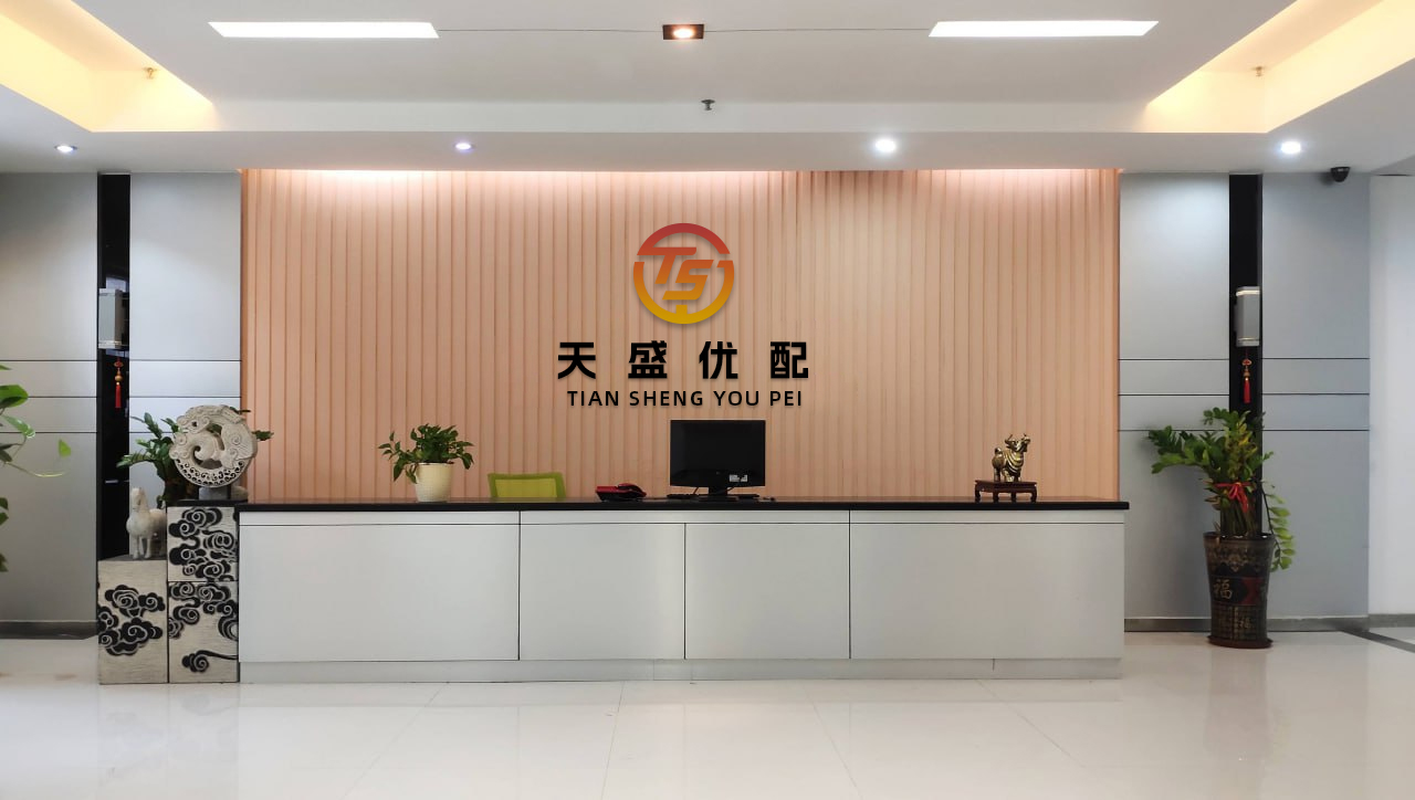 慧仁策略 王进喜钟南山张桂梅......上海艺术家15天“炼”成百枚劳模肖像
